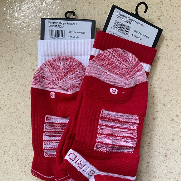 UW Wisconsin Badgers socks - Picture 2 of 2